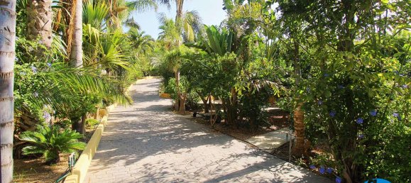 5 bedrooms Villa in Alhaurin de la Torre, Spain No. 137250 3