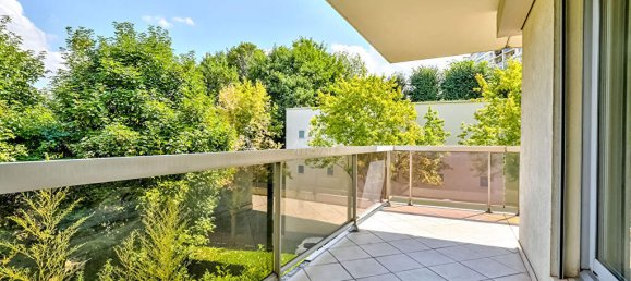 2 bedrooms Apartment in Suresnes, France No. 165015 3