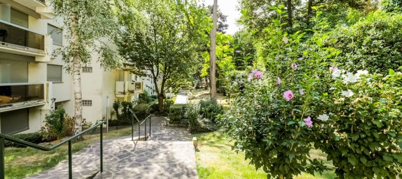 2 bedrooms Apartment in Suresnes, France No. 165015 2