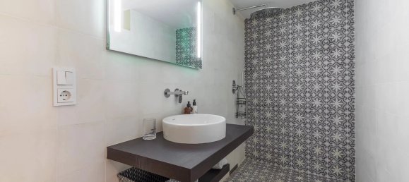 4 bedrooms Commercial property in Cannes, France No. 38275 7