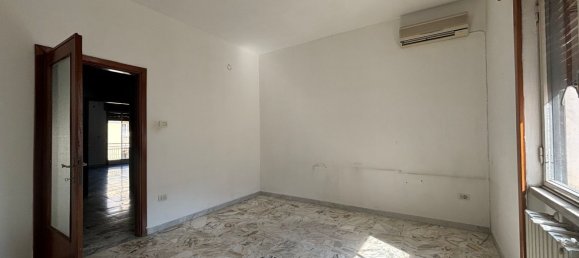 3 rooms Apartment in Foggia, Italy No. 31385 5