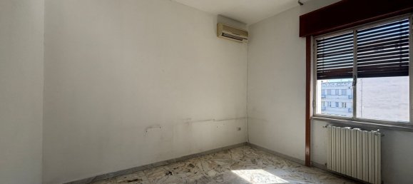 3 rooms Apartment in Foggia, Italy No. 31385 4