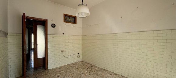 3 rooms Apartment in Foggia, Italy No. 31385 16