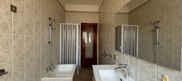 3 rooms Apartment in Foggia, Italy No. 31385 12