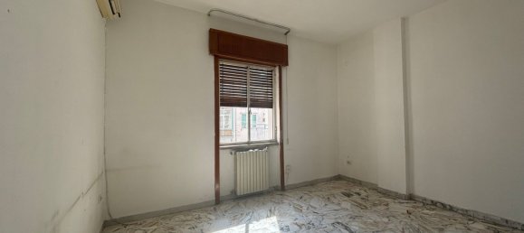 3 rooms Apartment in Foggia, Italy No. 31385 7