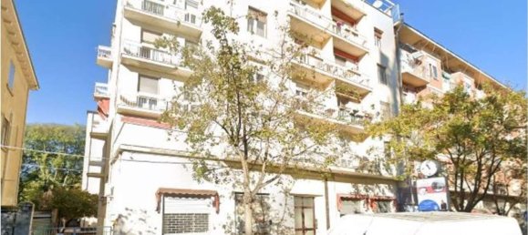 5 rooms Apartment in Ferrara, Italy No. 298044 3