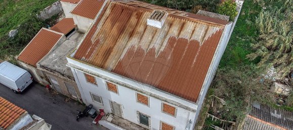 72m² Building in Lisbon, Portugal No. 56374 3