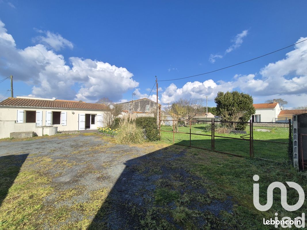 Casa de 3 dormitorios en Longeves, France No. 113348