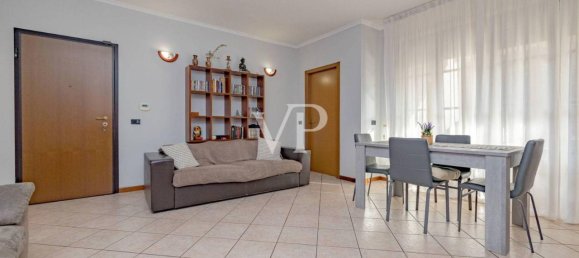 3 rooms Apartment in Macherio, Italy No. 28337 2