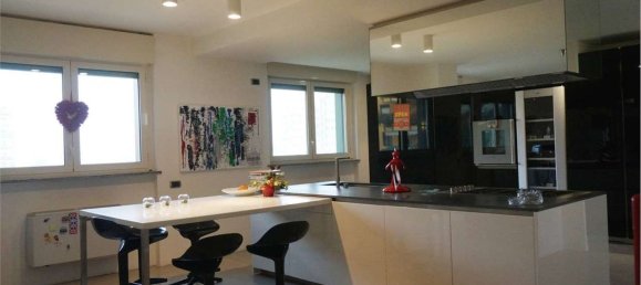 Apartamento de 5 habitaciónes en Pioltello, Italy No. 2593 9