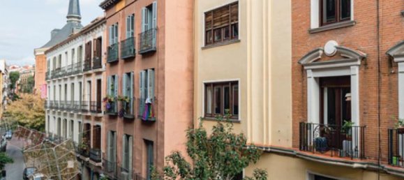 Apartamento de 3 dormitorios en Madrid, Spain No. 27718 11