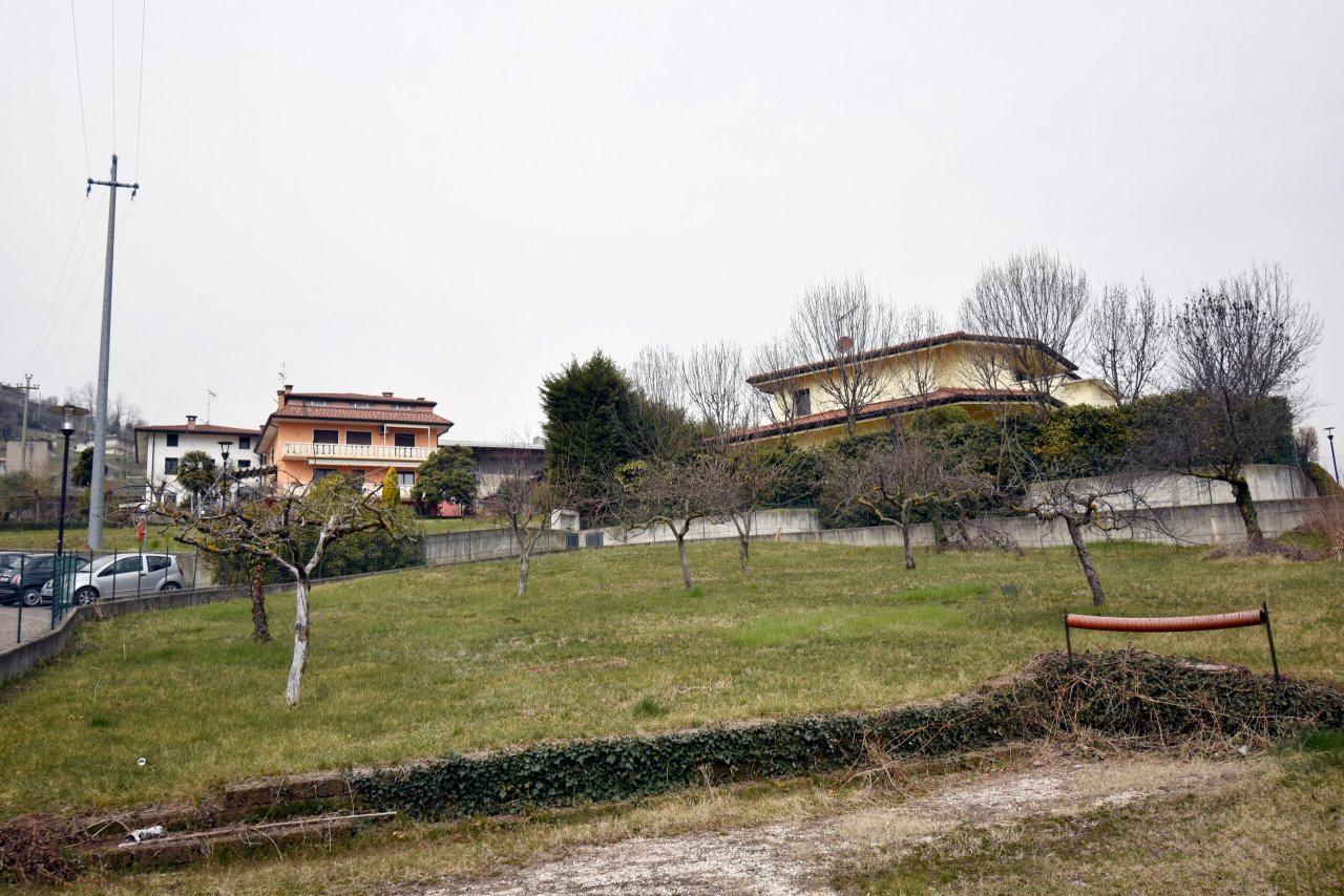 1 room Land in Chiampo, Italy No. 66250