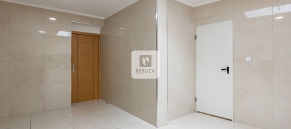 2 bedrooms House in Porto, Portugal No. 187436 13