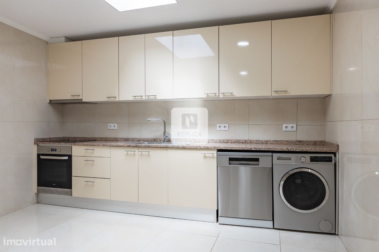 2 bedrooms House in Porto, Portugal No. 187436