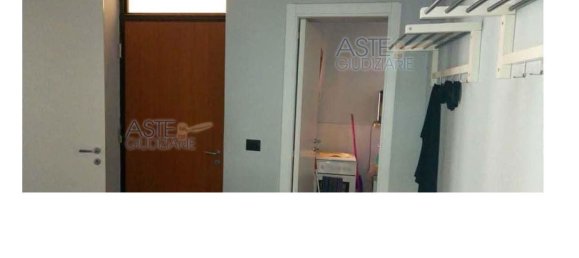 85m² Commercial property in Naples, Italy No. 310670 2