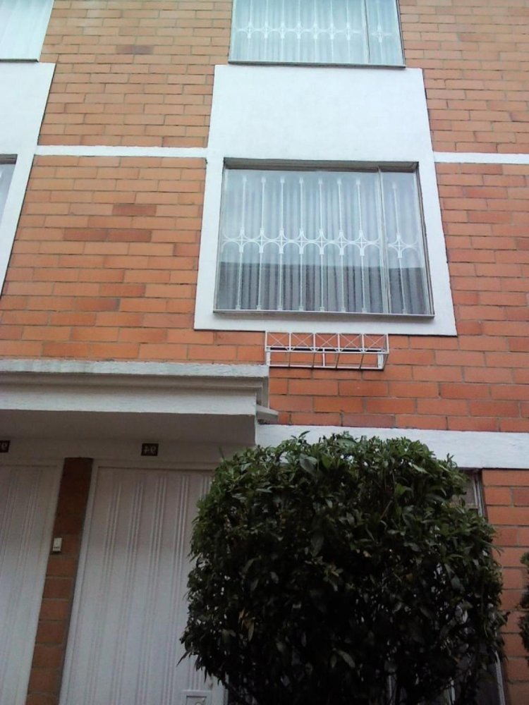 2 bedrooms House in Bogota, Colombia No. 12687