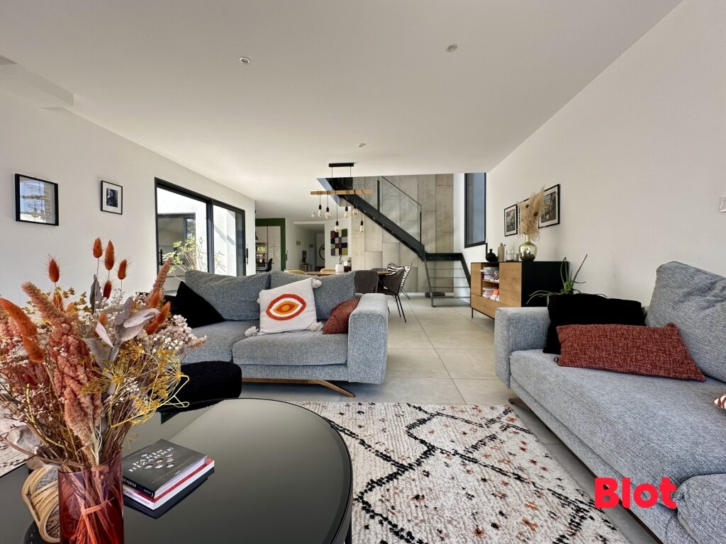 5 bedrooms House in Pleumeleuc, France No. 307127