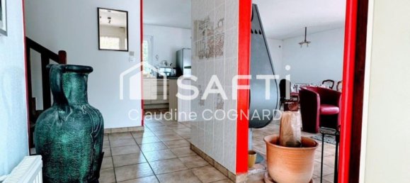 3 bedrooms House in Vinzelles, France No. 200612 5