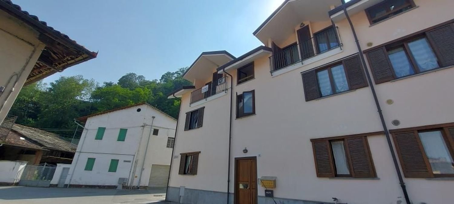 2 rooms Apartment in Cavour, Italy No. 164251