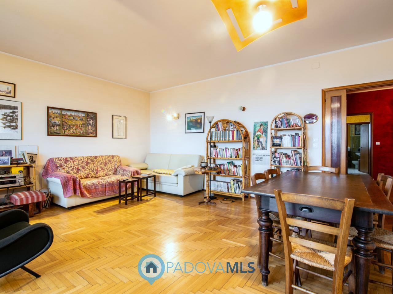 4 rooms Apartment in Padua, Italy No. 130774