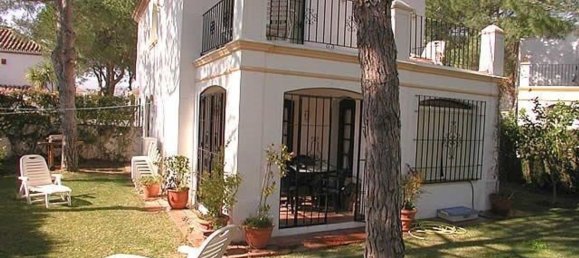 3 bedrooms House in Estepona, Spain No. 146172 2