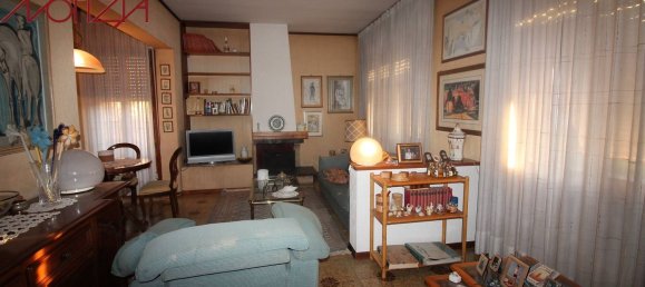 9 rooms Villa in Lucca, Italy No. 13874 12