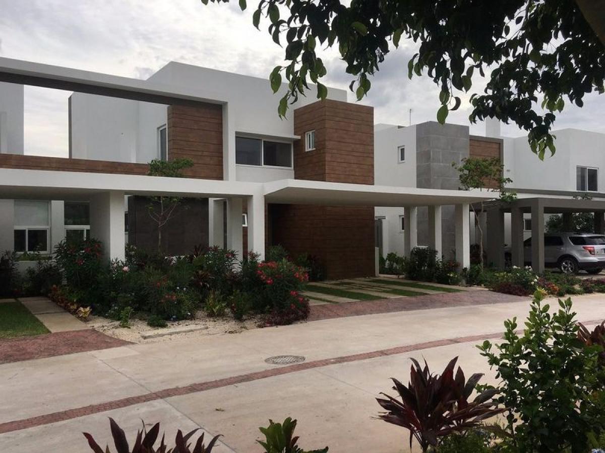 Casa de 3 dormitorios en Mérida, Mexico No. 164974