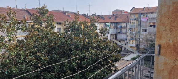 3 rooms Apartment in Turin, Italy No. 55954 2