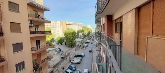 6-salle Appartement à Taranto, Italy No. 17394 32