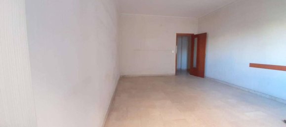 6-salle Appartement à Taranto, Italy No. 17394 21