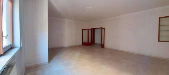 6-salle Appartement à Taranto, Italy No. 17394 9