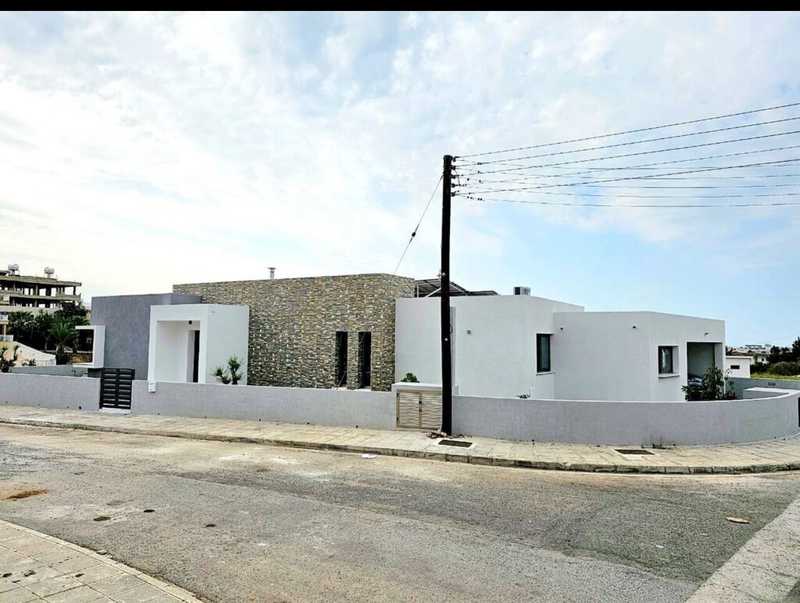 Propiedad comercial de 3 dormitorios en Paphos, Cyprus No. 80740