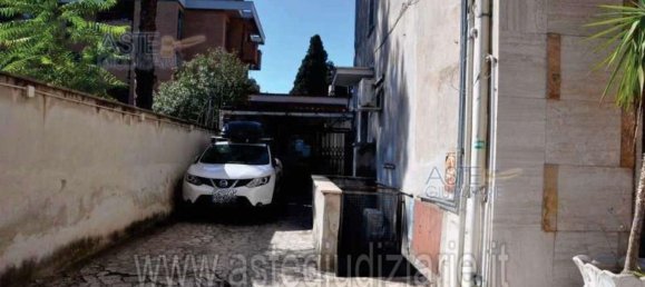 5 rooms Apartment in Rome, Italy No. 292281 32
