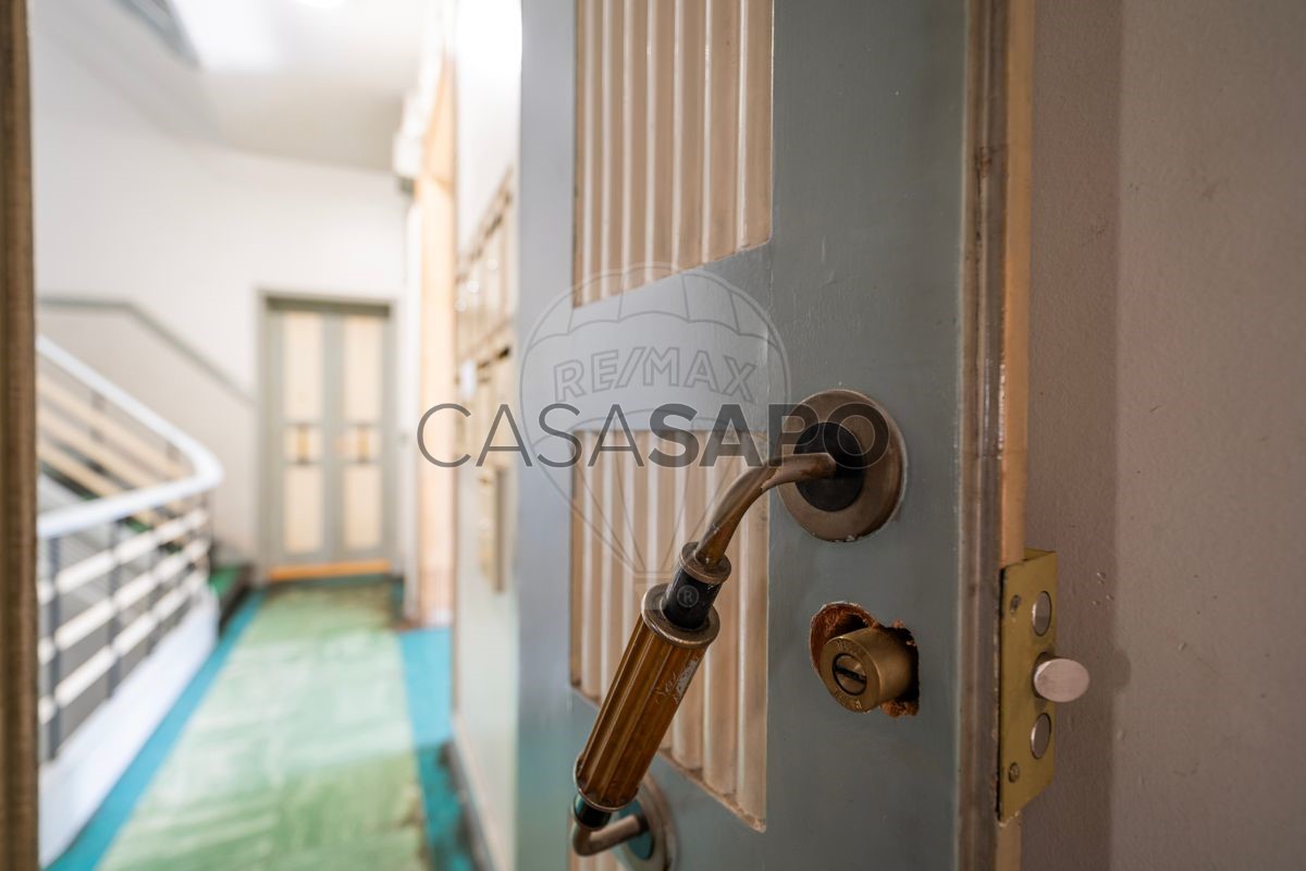 4 bedrooms Apartment in Lisbon, Portugal No. 256802