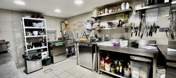 87m² Commercial property in Bastia, France No. 88947 4