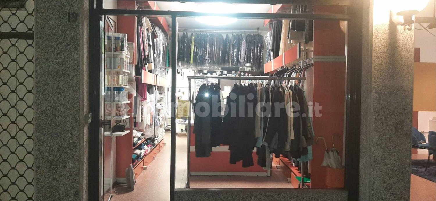 3غرفة عقار تجاري في Brescia, Italy رقم 294664