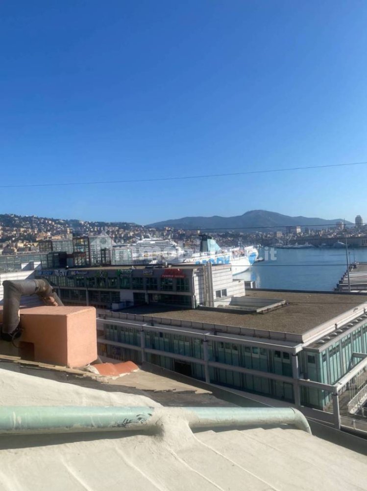 2 bedrooms Apartment in Genoa, Italy No. 401630