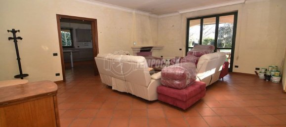 4 bedrooms Apartment in Brandizzo, Italy No. 131866 7