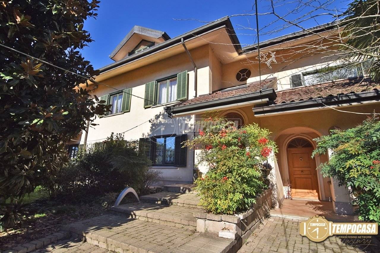 4 bedrooms Apartment in Brandizzo, Italy No. 131866