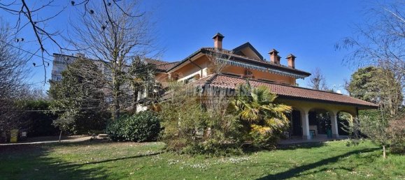 4 bedrooms Apartment in Brandizzo, Italy No. 131866 2