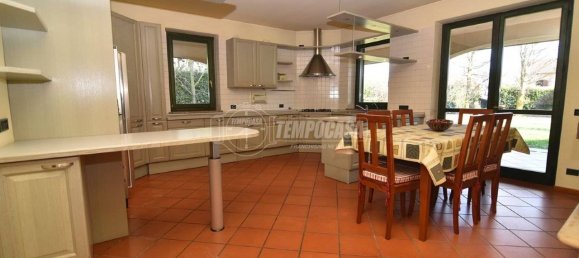 4 bedrooms Apartment in Brandizzo, Italy No. 131866 3