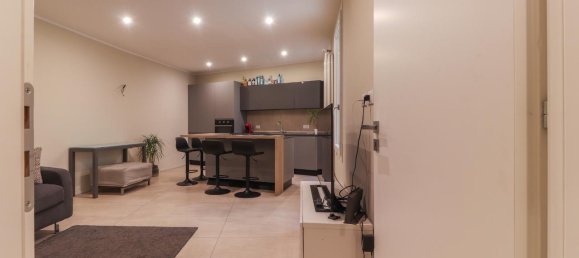 3 rooms Apartment in Bologna, Italy No. 35048 7