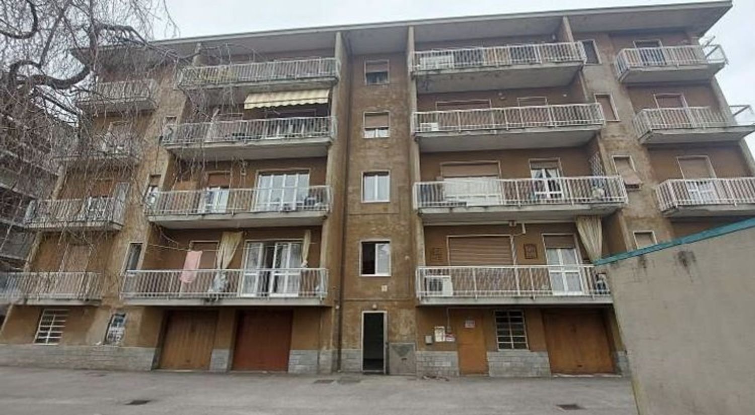 3غرفة شقة في Solbiate Arno, Italy رقم 180292