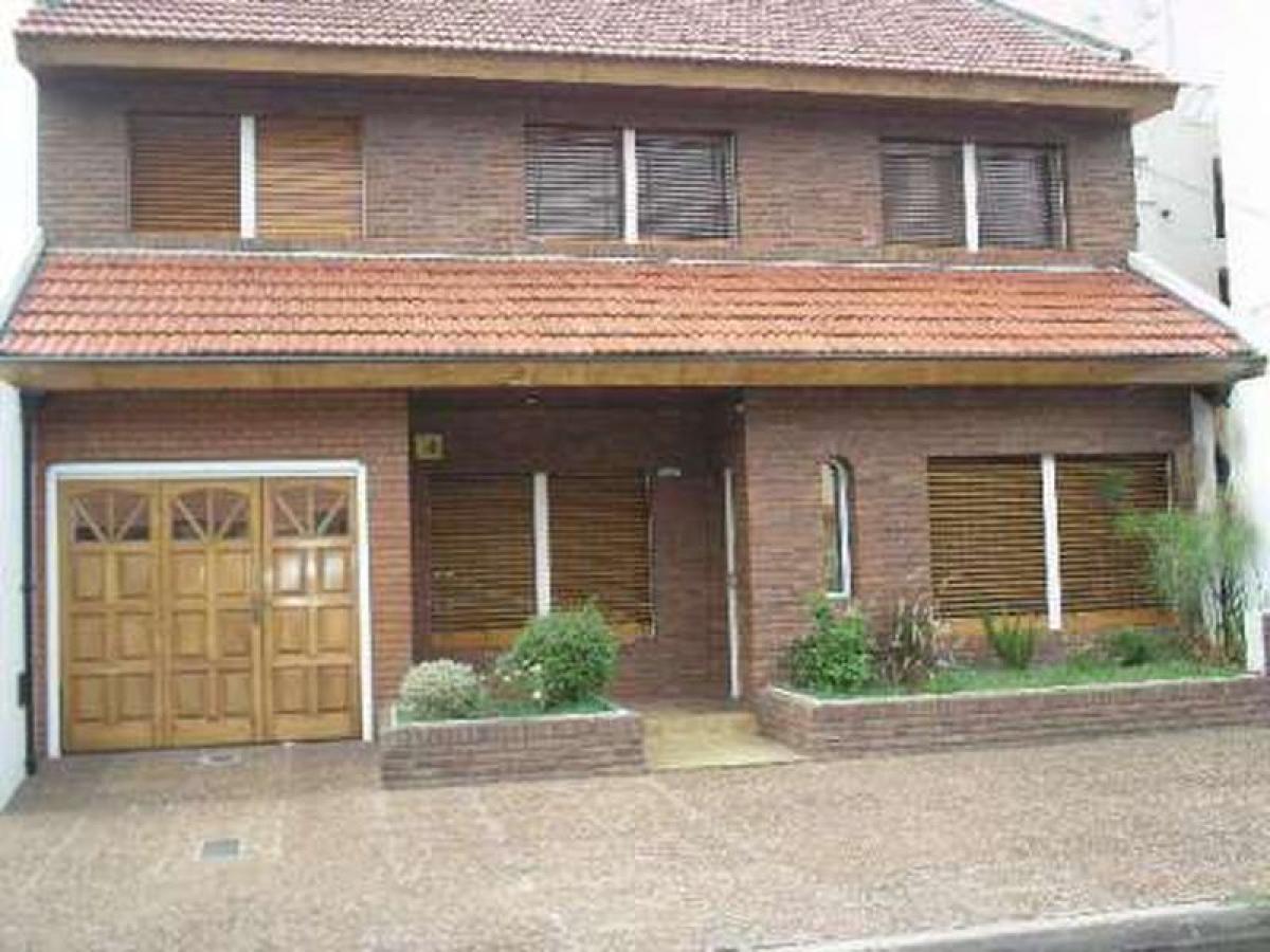 4 bedrooms House in Moron, Argentina No. 51607