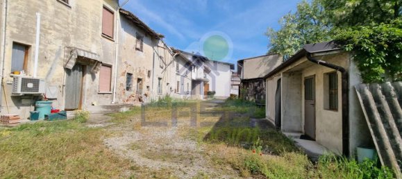 2 bedrooms House in Corno Giovine, Italy No. 176900 2