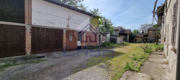 2 bedrooms House in Corno Giovine, Italy No. 176900 4