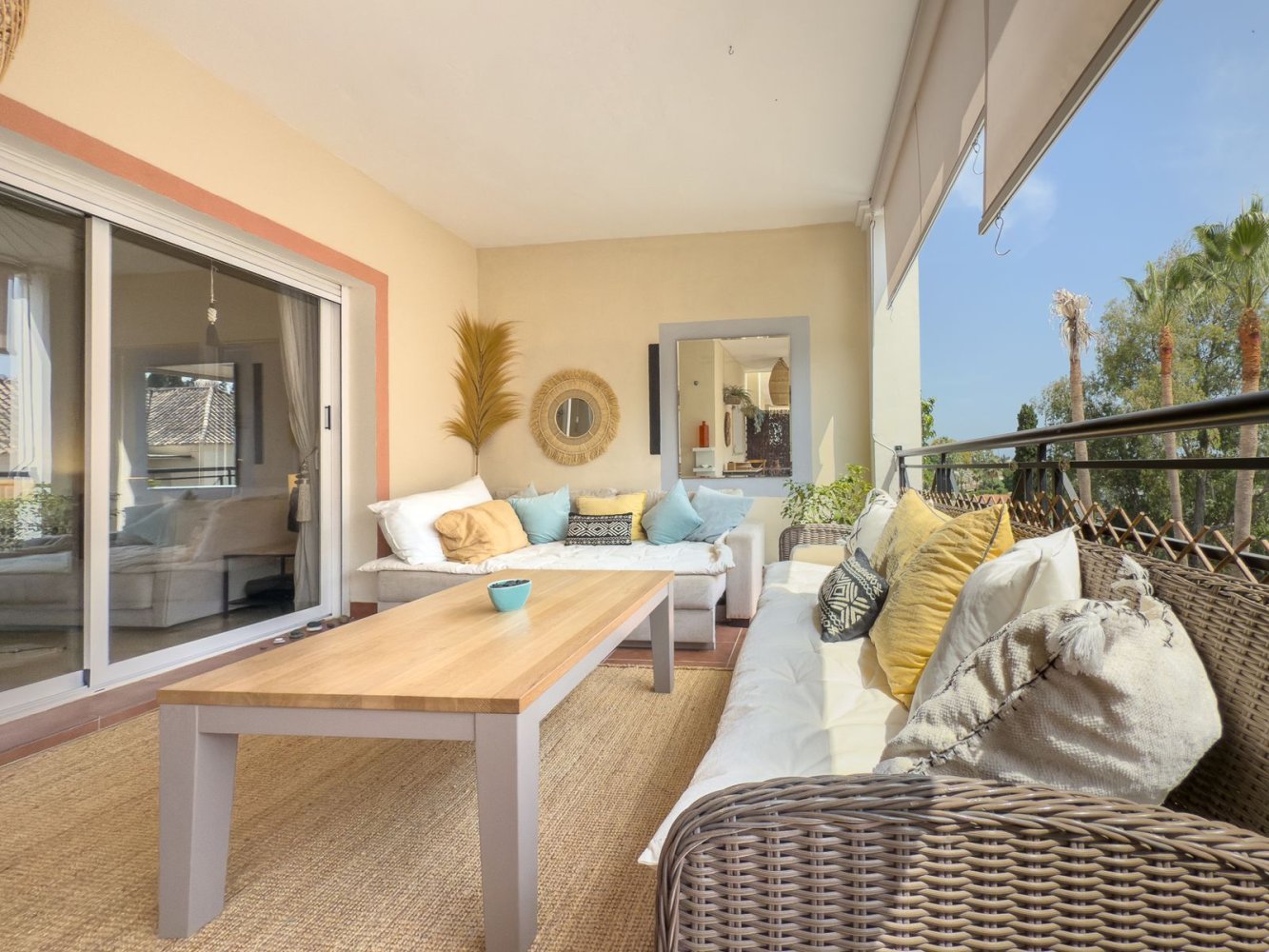 Apartamento de 2 dormitorios en Marbella, Spain No. 31400