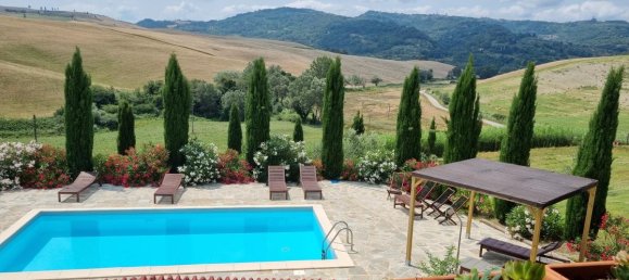 4 bedrooms House in Volterra, Italy No. 327 3