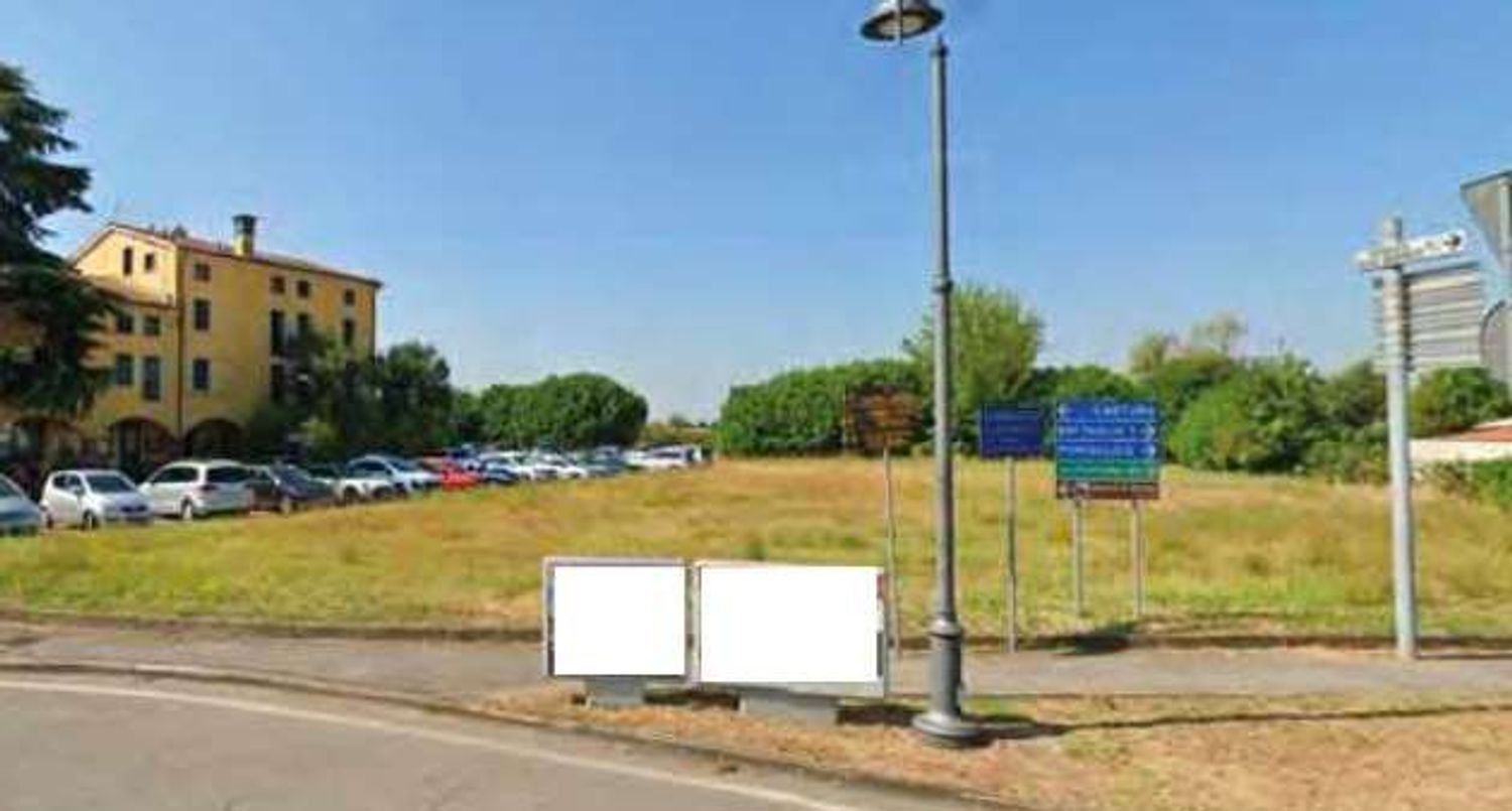 19936m² Land in Due Carrare, Italy No. 167216