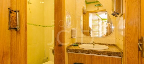 55m² Commercial property in Lisbon, Portugal No. 69939 12